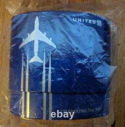UNITED AIRLINES 747 POLARIS BUSINESS CLASS AMENITY KIT SEALED with 5 Trading cards